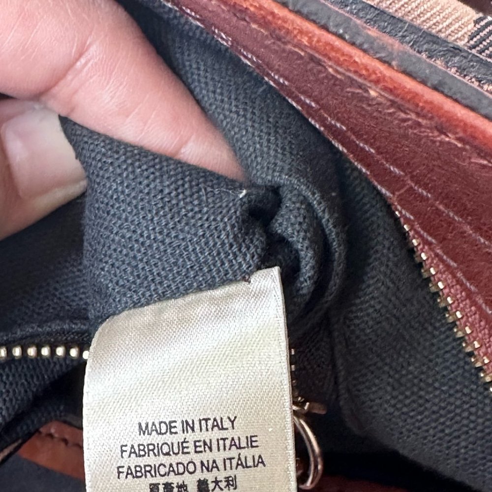 Timeless Classic: Burberry Vintage Check Bag (Made in Italy!) - Picture 10 of 13